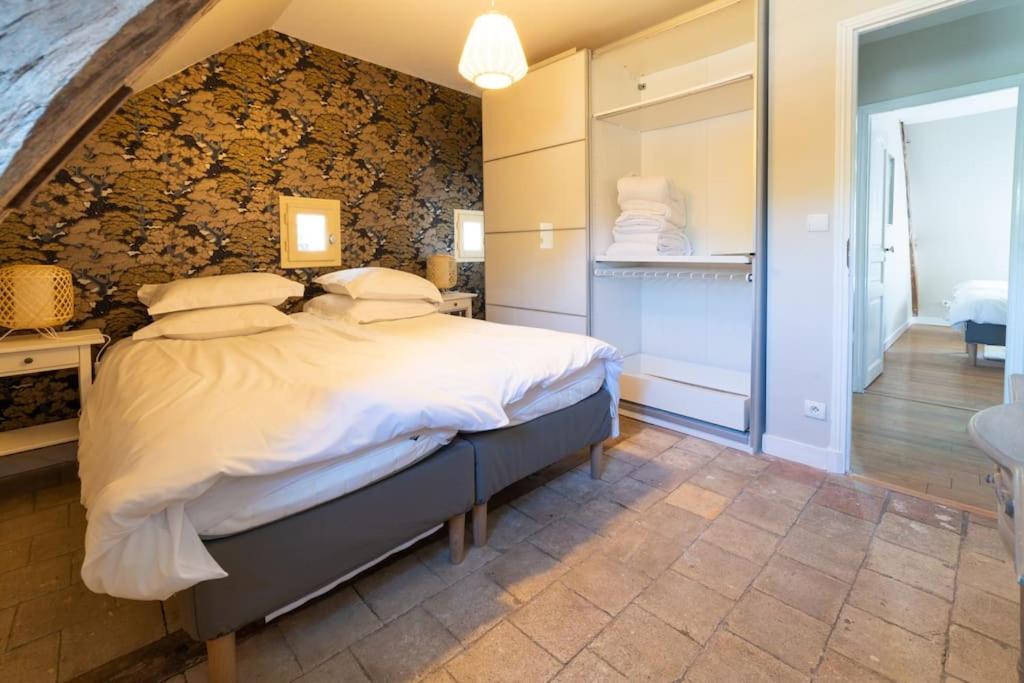 Le Clos Du Tilleul Fabuleuse Propriete 15 A 30 Pers Piscine Au Coeur D'Un Charmant Village Thilouze 外观 照片