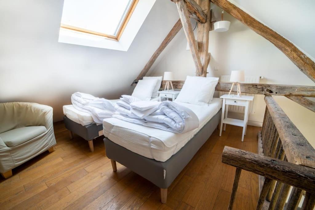 Le Clos Du Tilleul Fabuleuse Propriete 15 A 30 Pers Piscine Au Coeur D'Un Charmant Village Thilouze 外观 照片