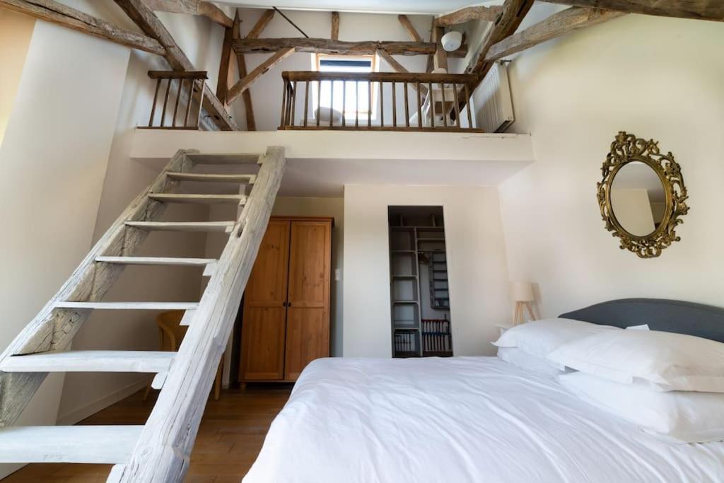 Le Clos Du Tilleul Fabuleuse Propriete 15 A 30 Pers Piscine Au Coeur D'Un Charmant Village Thilouze 外观 照片