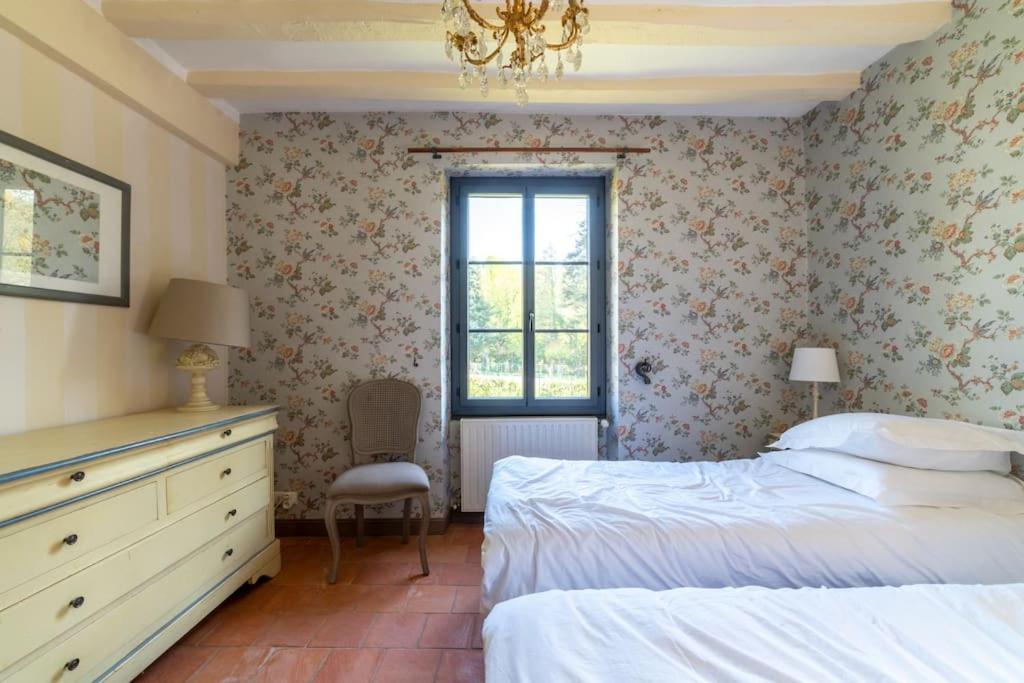 Le Clos Du Tilleul Fabuleuse Propriete 15 A 30 Pers Piscine Au Coeur D'Un Charmant Village Thilouze 外观 照片