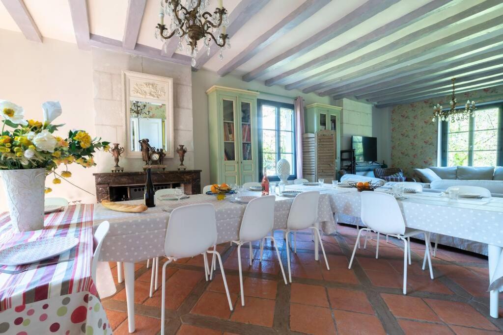 Le Clos Du Tilleul Fabuleuse Propriete 15 A 30 Pers Piscine Au Coeur D'Un Charmant Village Thilouze 外观 照片