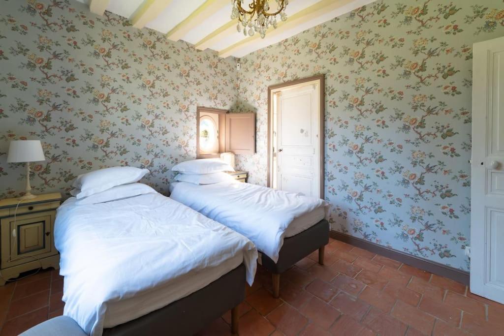 Le Clos Du Tilleul Fabuleuse Propriete 15 A 30 Pers Piscine Au Coeur D'Un Charmant Village Thilouze 外观 照片